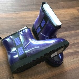 Ugg boots.             PRICE IS FIRM